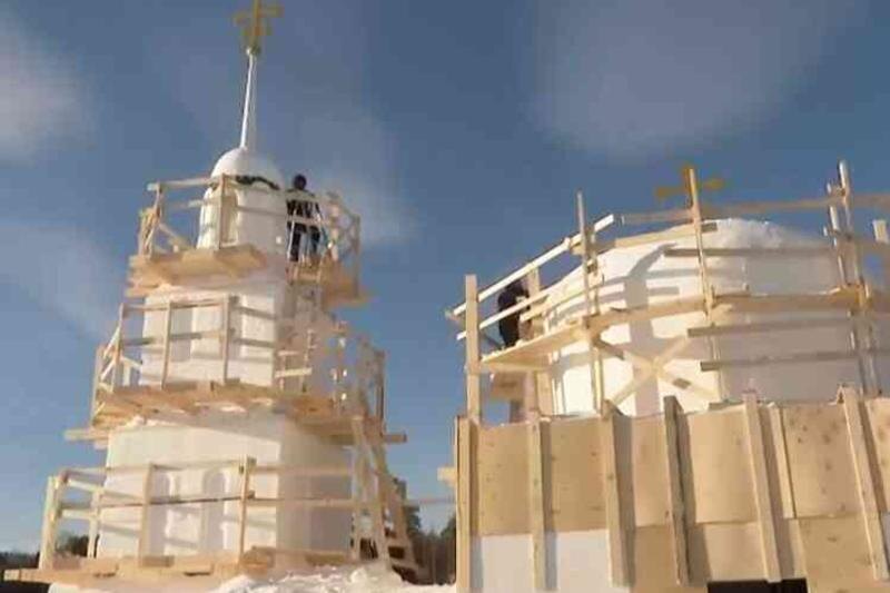    Челябинская метрополия, архивное фото / В этом году традиция строить снежную часовню к празднику Крещения отметит пятилетие