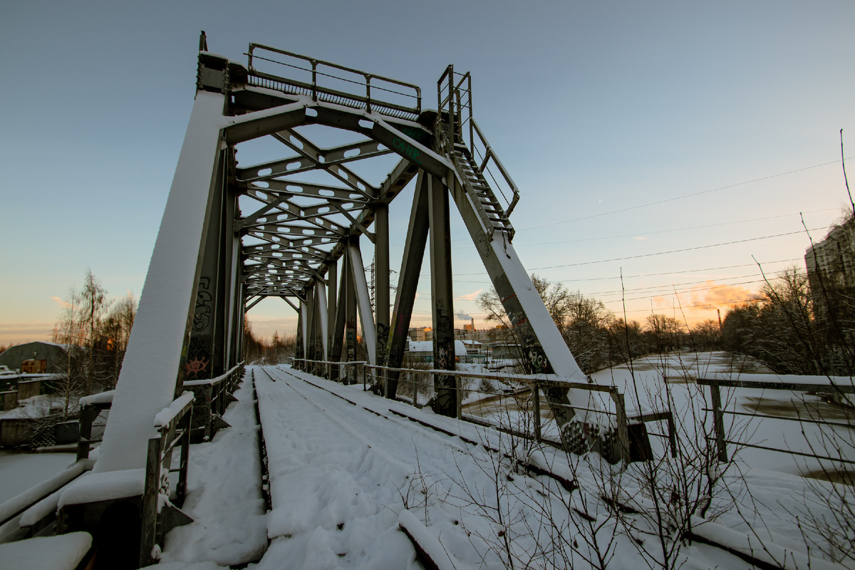 Железнодорожный мост через реку Охта. Зима 2025. Фото автора.