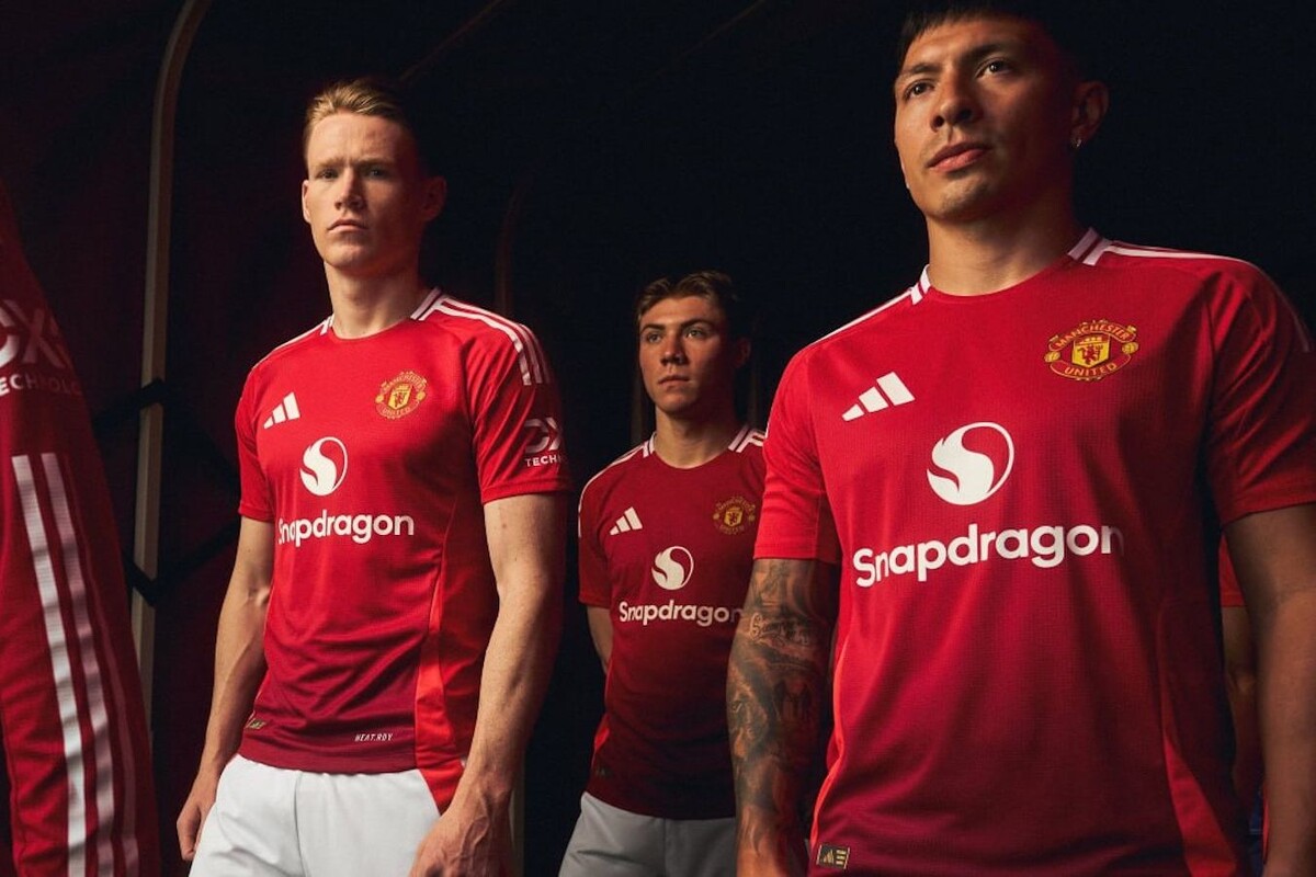 Форма МЮ от Adidas на сезон 24/25. Возможно, это последний комплект для "Красных дьяволов" от немецкого бренда.