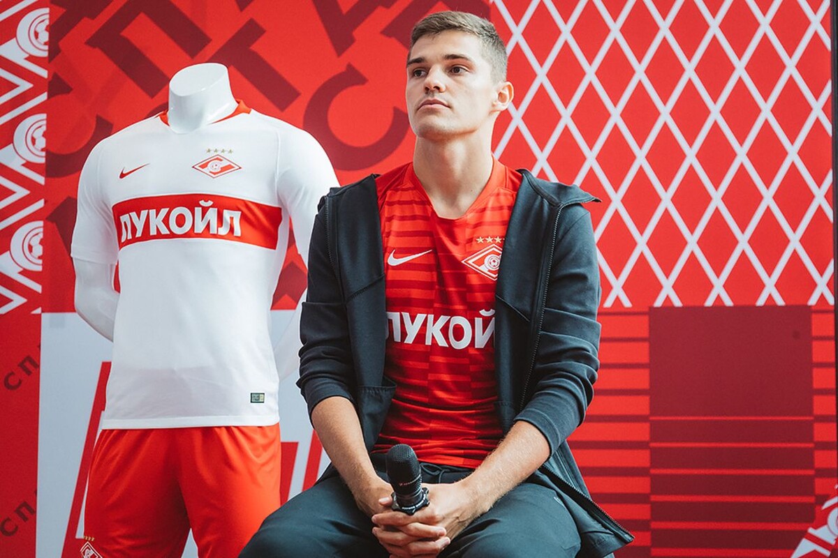 Роман Зобнин в домашней форме Спартака. 2018 год.