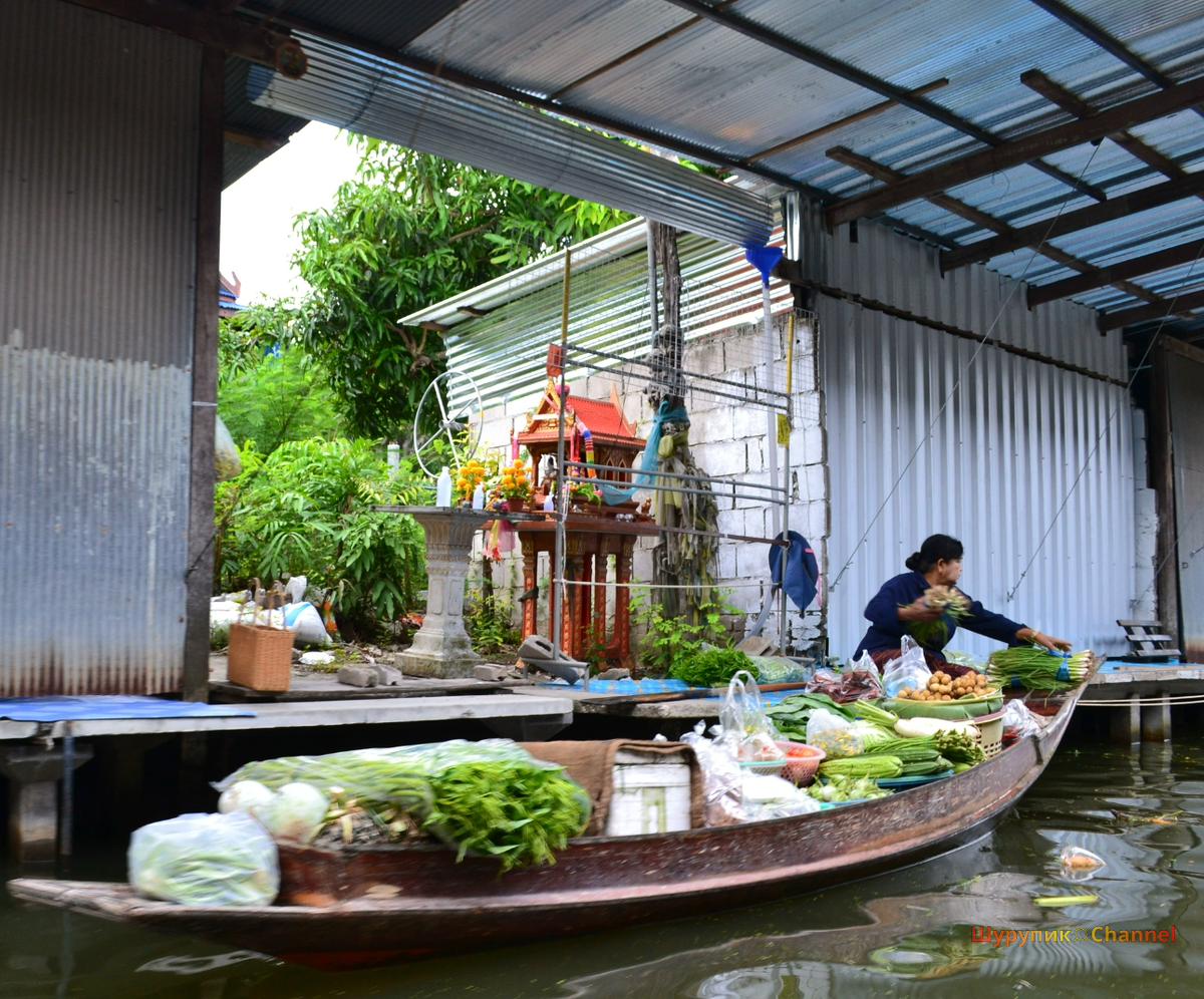 Домик духов на одном из "плавучих рынков"