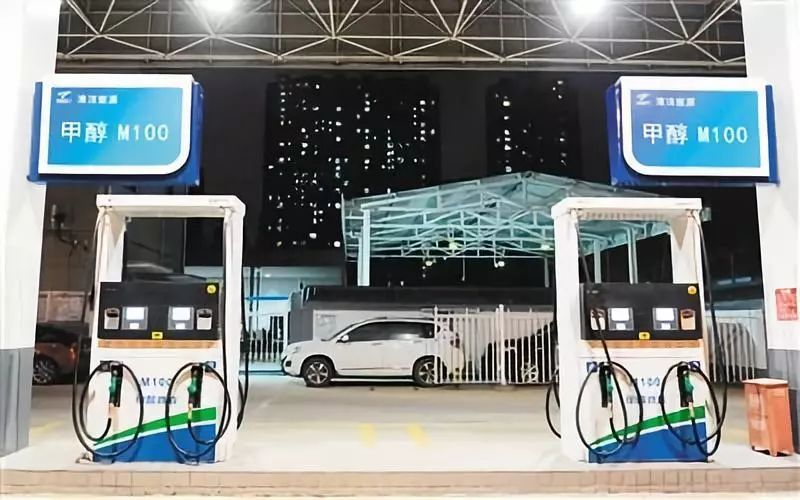 Бензометанольные заправочные станции Geely в Поднебесной.