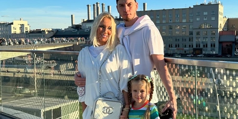 Поклонники Леры уже засыпали ее вопросами, как ей удается так гармонично сочетать работу, семью и такой изысканный отдых. 