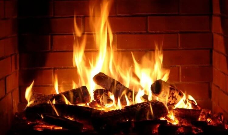    Такой камин может оказаться на экране вашего телевизора