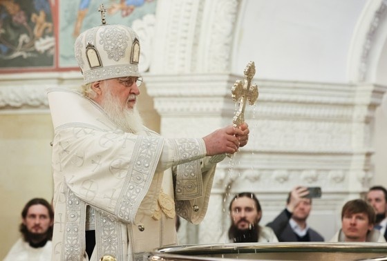    Патриарх Московский и всея Руси Кирилл во время богослужения в навечерие праздника Богоявления (Крещенский сочельник) в храме Христа Спасителя