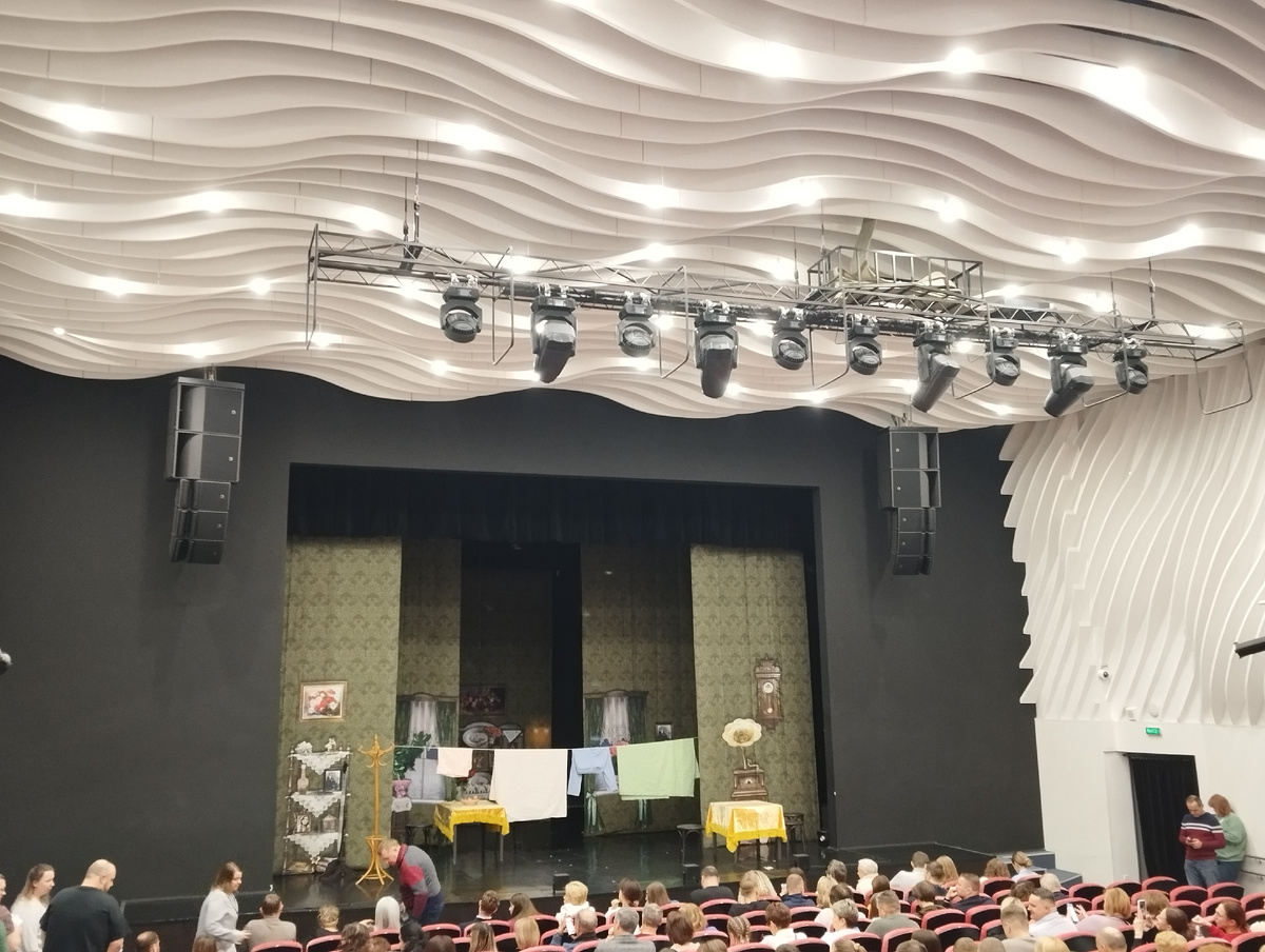 В зале театра иллюзий