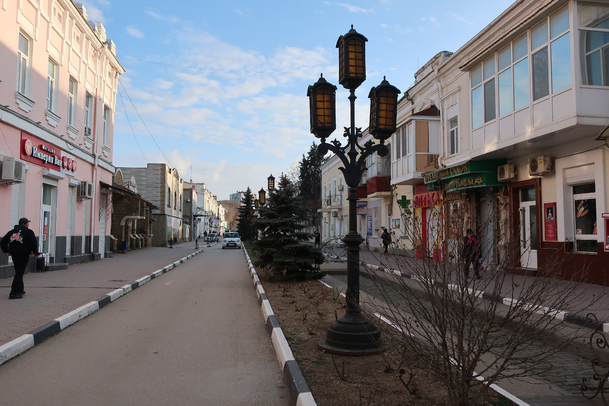 центарльный улицы города...