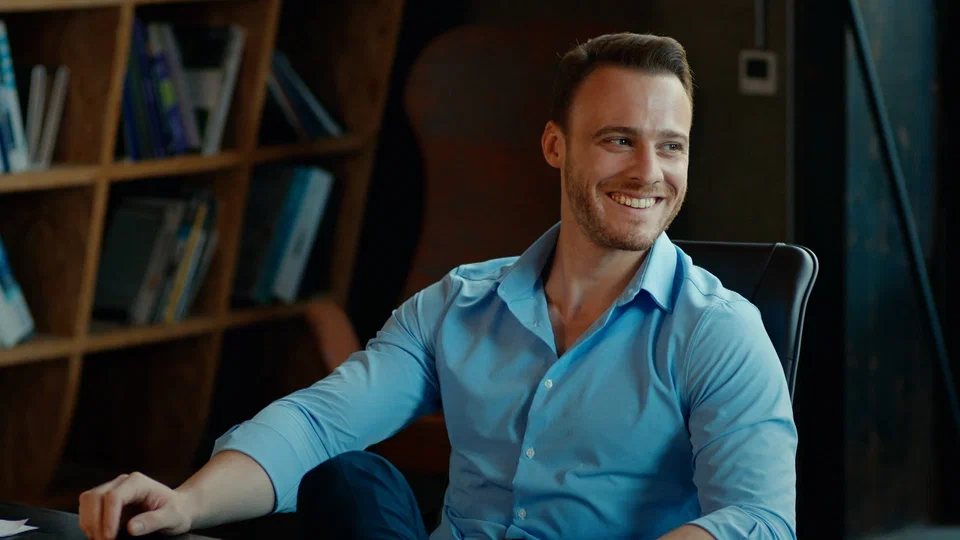 Серкана Болата, успешный архитектор в "Постучись в мою дверь"