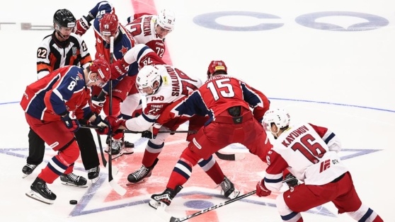    "Локомотив" впервые обыграл ЦСКА в нынешнем сезоне КХЛ Роман Захаров