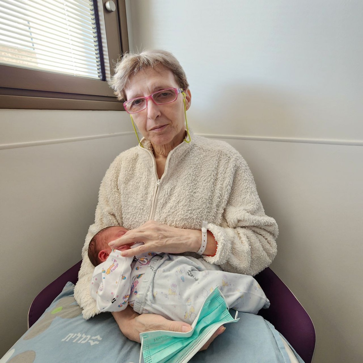 Первые сутки, роддом.