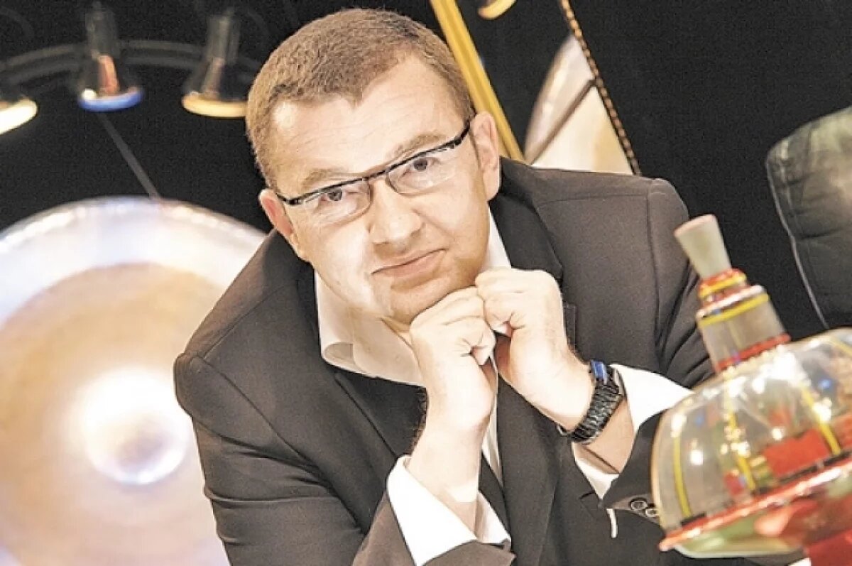    Путин поощрил почетной грамотой ведущего «Что? Где? Когда?» Бориса Крюка