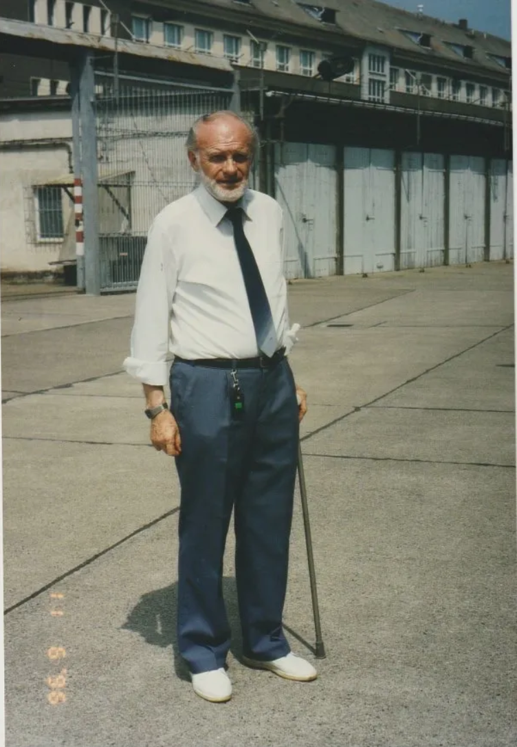 Ханс-Йоахим Хельвиг-Вильсон вернулся в тюрьму Хоэншёнхаузен, которую он помог превратить в музей. 