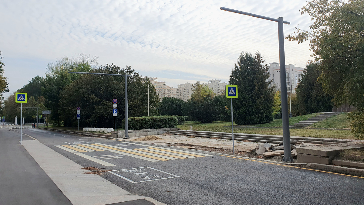 Разметка "велосипедная зона" на территории МГУ