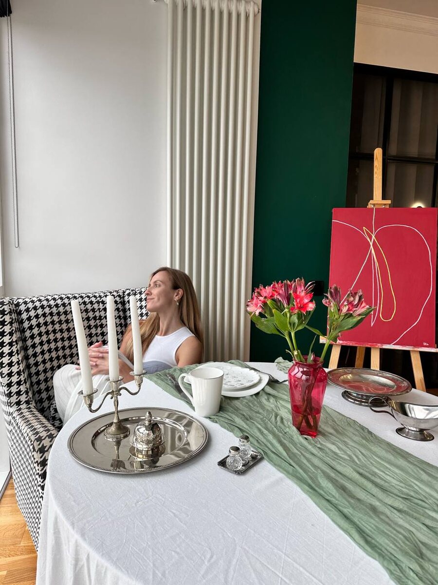 Абстрактная работа в современном интерьере из личного архива