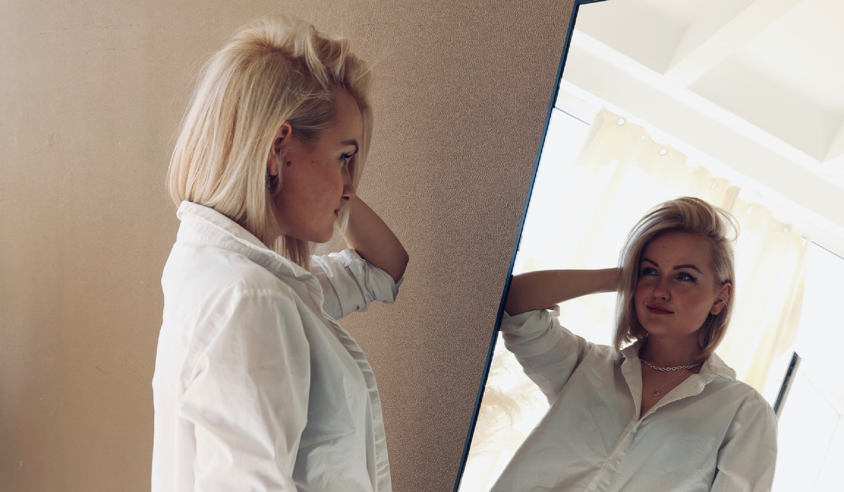 Смотря в зеркало..