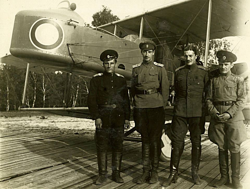 Петр Григорович-Барский - в центре, без фуражки.