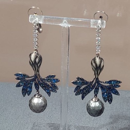 Серьги "ВАСИЛЬКИ": золото, сапфиры, бриллианты, жемчуг, эмаль, 2023 год, фото автора, январь 2025