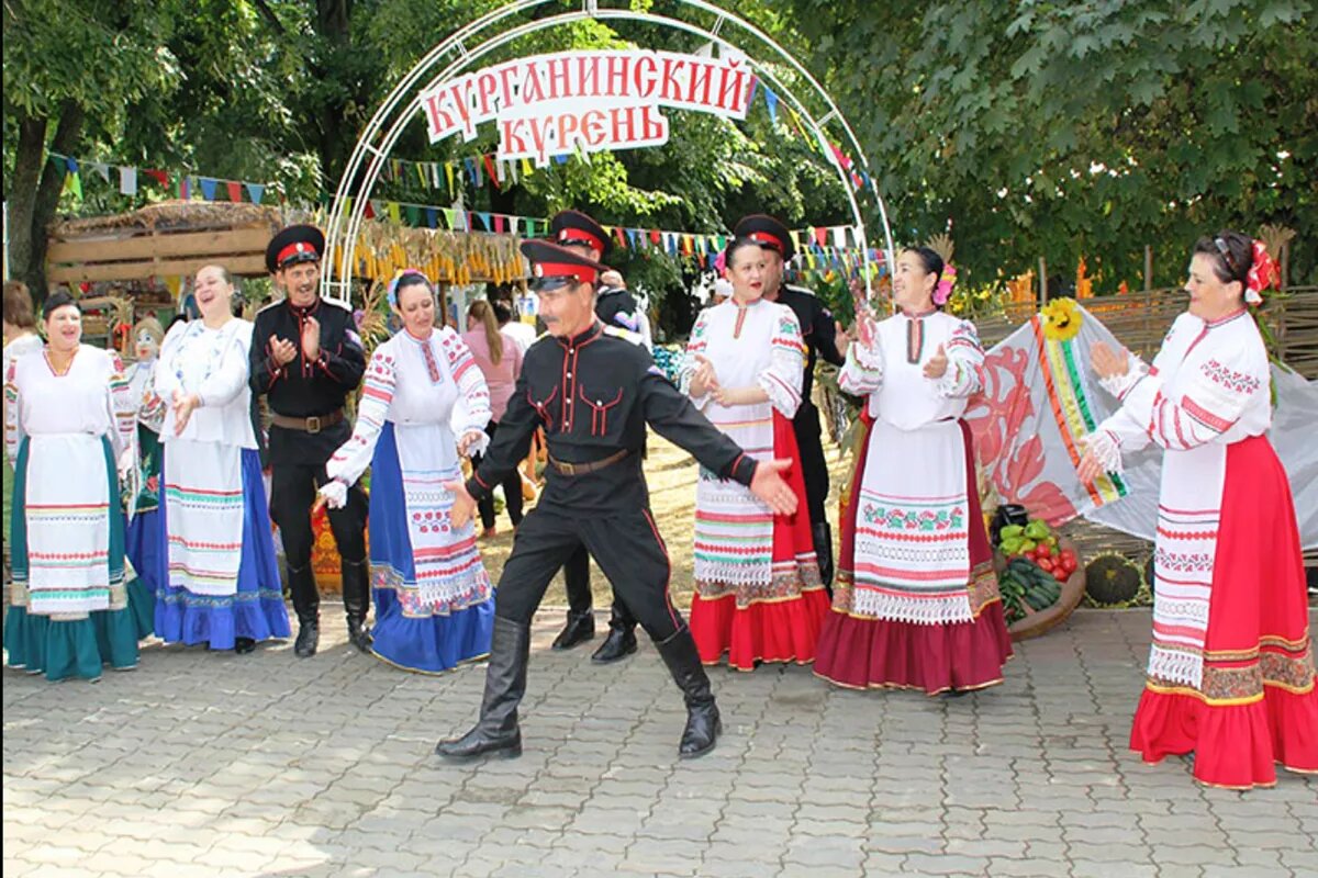 Ярмарки в Курганинске проходят уже не так, как в советском фильме «Кубанские казаки» – краски стали ярче.
Фото: Администрация Курганинского района