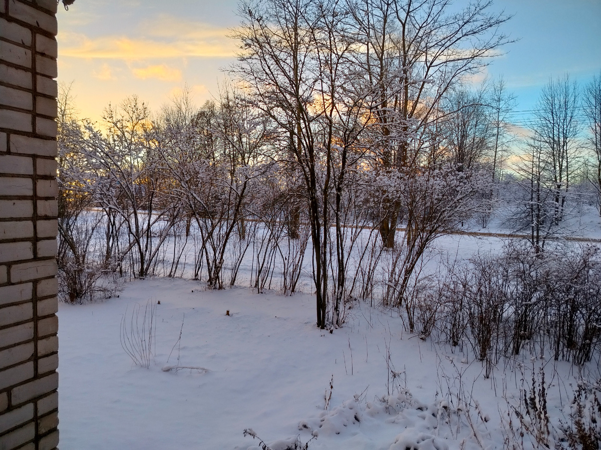 Ближе к солнцу золото разлито по облакам