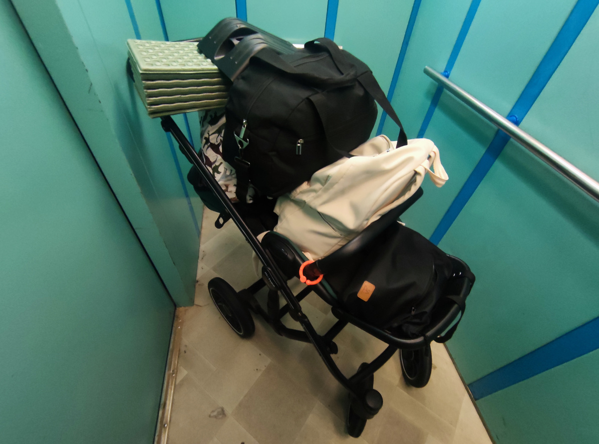 На пару дней. Ещё кроватка и матрасик к ней