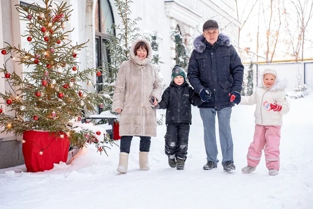 Это мы со старшими внуками