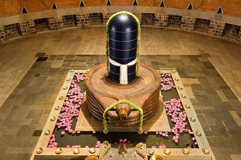 Шивлинг в ретрит-центре Садхгуру 