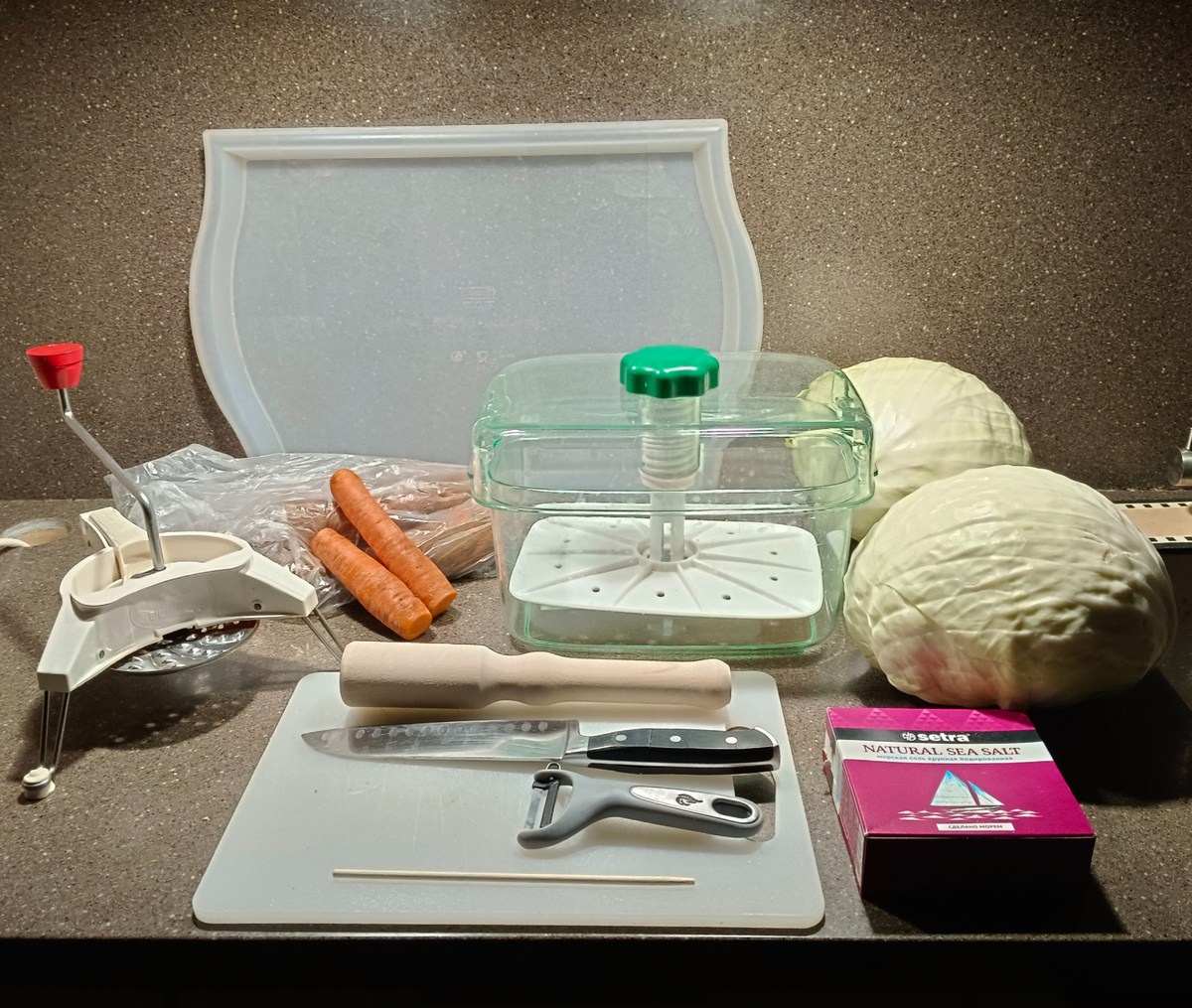 Все подготовлено для квашения капусты