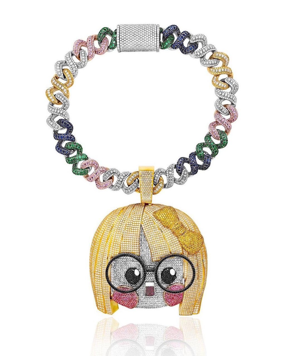 Дрейк получил эксклюзивную цепь от Jason of Beverly Hills в честь тура по Австралии и Новой Зеландии  