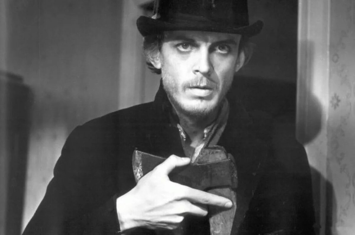    Экранизация романа Достоевского «Преступление и наказание» режиссёра Льва Кулиджанова. Георгий Тараторкин в роли Раскольникова.