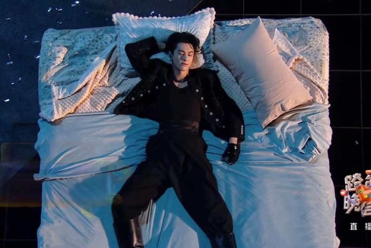 Все выкройки использовал и отделом рукоделие не побрезговал