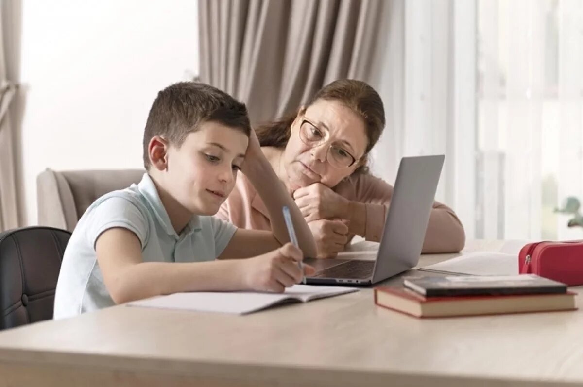    Школа — дома.