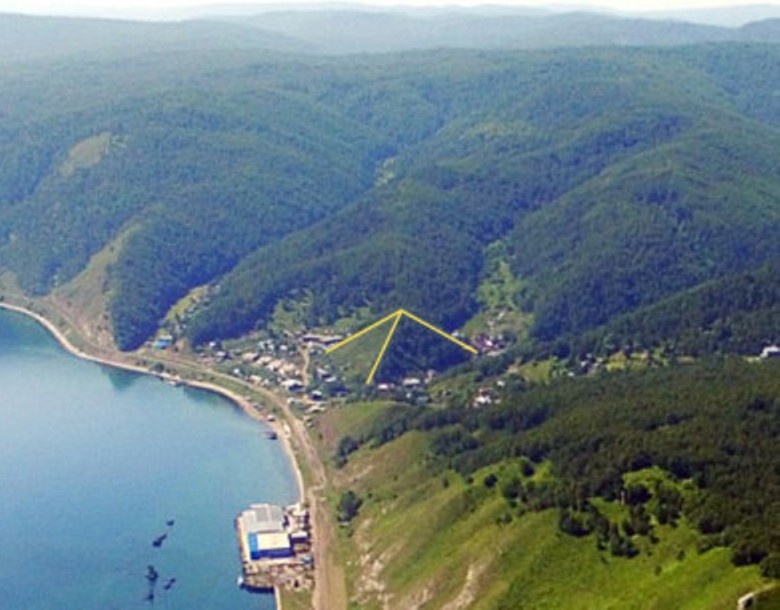 Пирамидальная структура в поселке порте Байкал, прорисовка граней Наталии Петровой