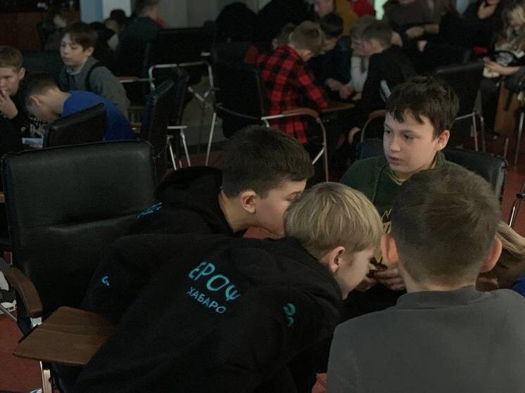     Участники краевого рождественского турнира по хоккею с мячом поучаствовали в викторине. Фото: федерация хоккея с мячом Хабаровского края