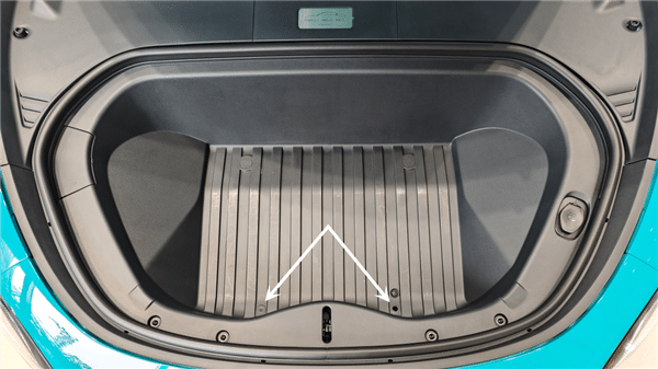     Одна заглушка снята. Фото mydrivers