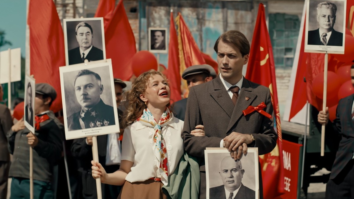 Кадр из сериала «Арбатские тайны». Источник фото: https://www.kino-teatr.ru/kino/movie/ros/156573/foto/i2/1774450/