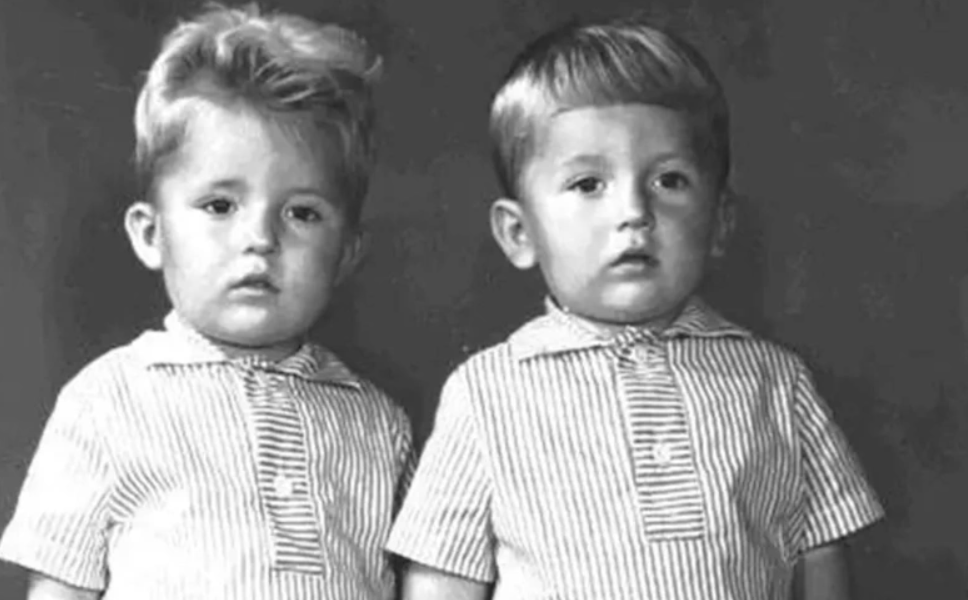 Саша и Женя Белоусовы в детстве. Фото: Pinterest