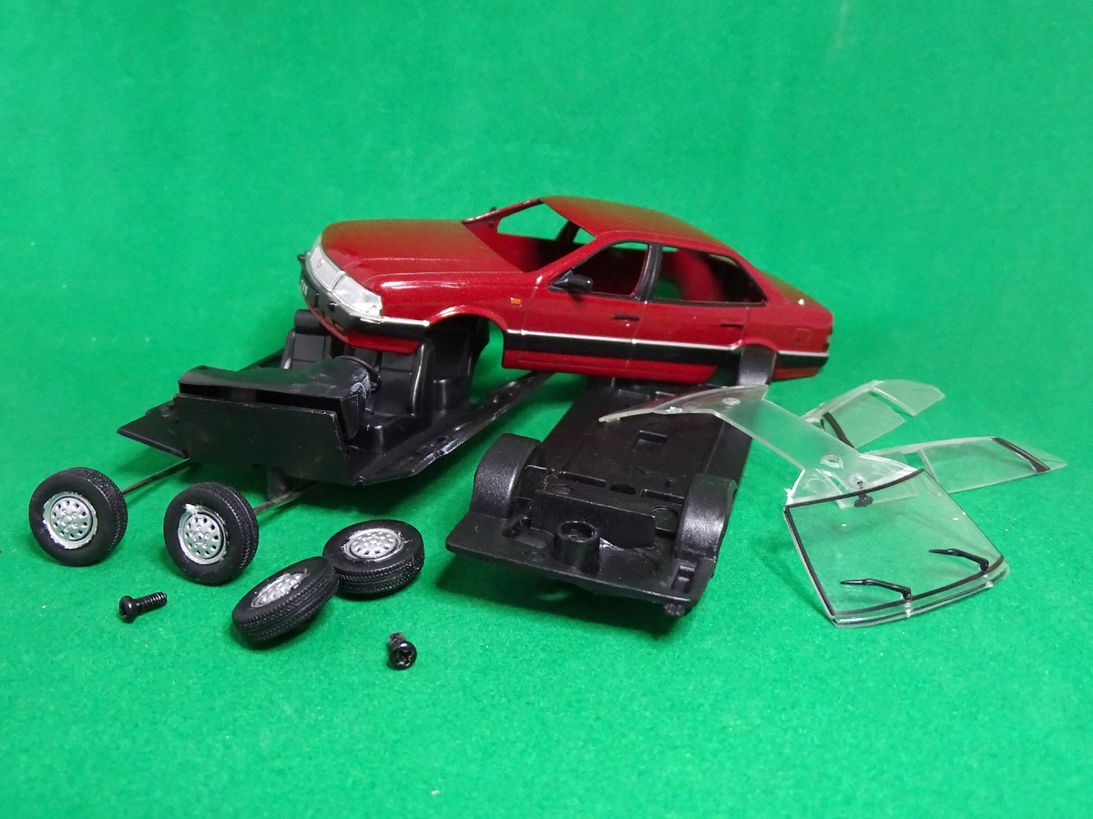 Рис. 2. Модель автомобиля ГАЗ-3105 «Волга» в разобранном виде 