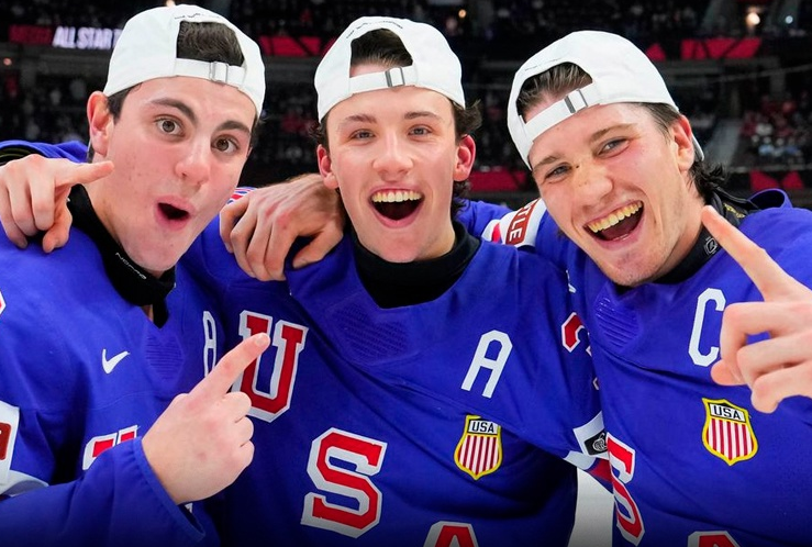 Американские хоккеисты защитили звание победителей МЧМ. Фото: ИИХФ