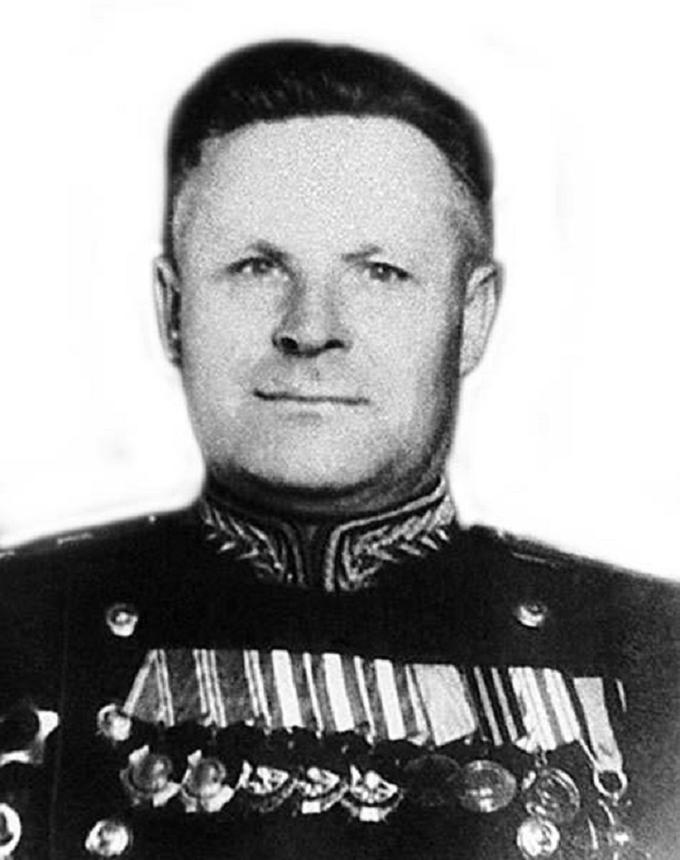 Руководитель Главного бронетанкового управления генерал-лейтенант Борис Георгиевич Вершинин. Источник фото: https://wiki2.org/ru/Вершинин,_Борис_Георгиевич