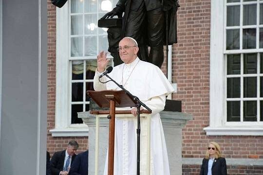    Папа римский Франциск осудил монахинь за неприветливые лица