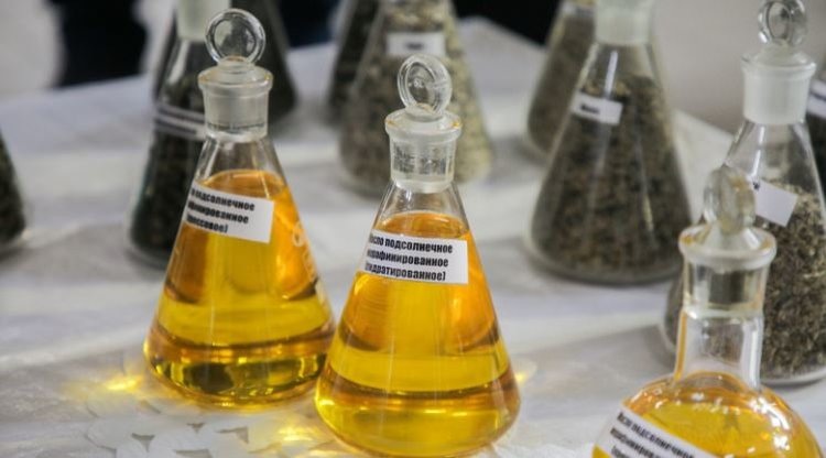    Пробные партии подсолнечного масла сошли с конвейера нового цеха в Татарстане