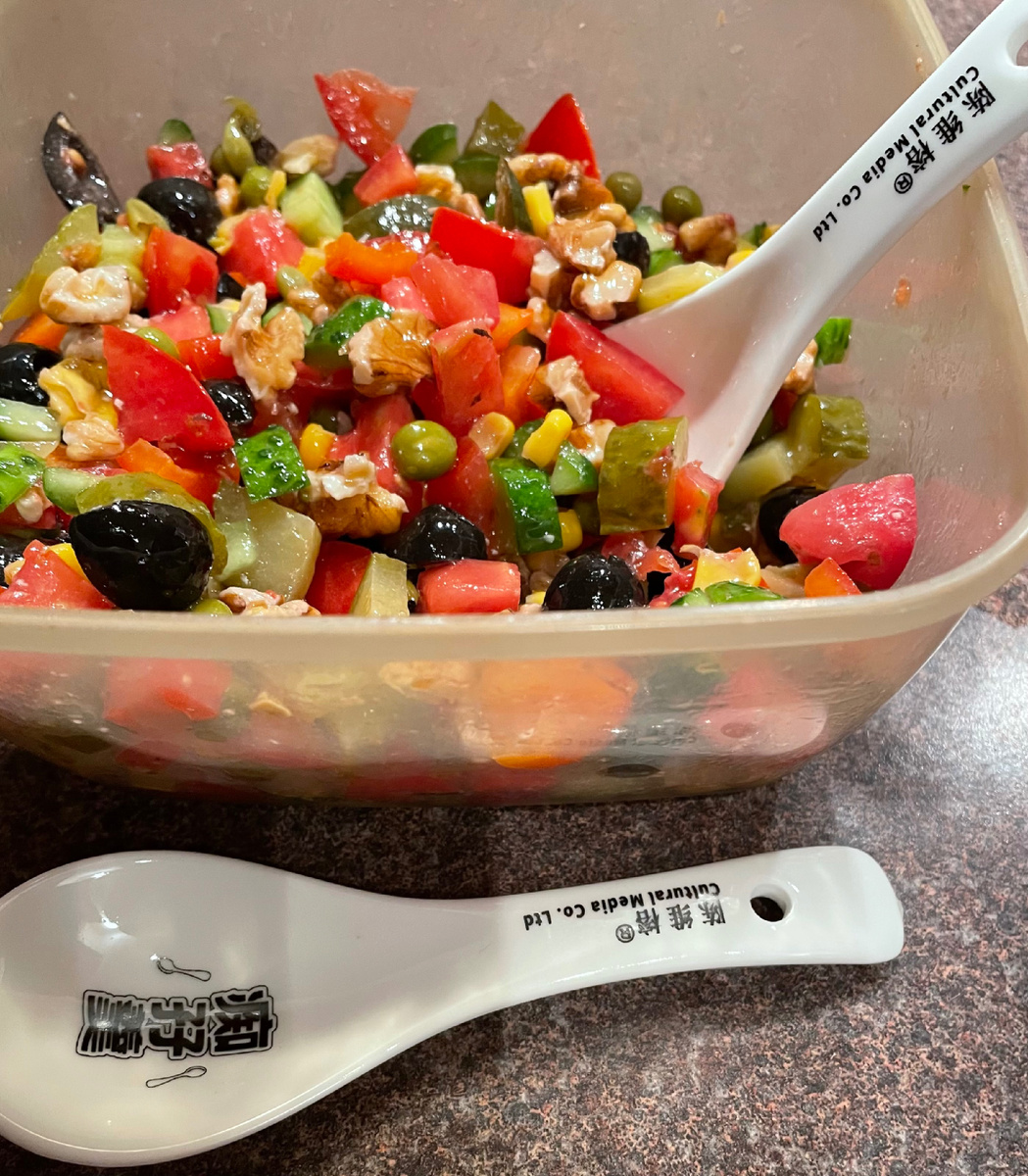 Ложки и салат