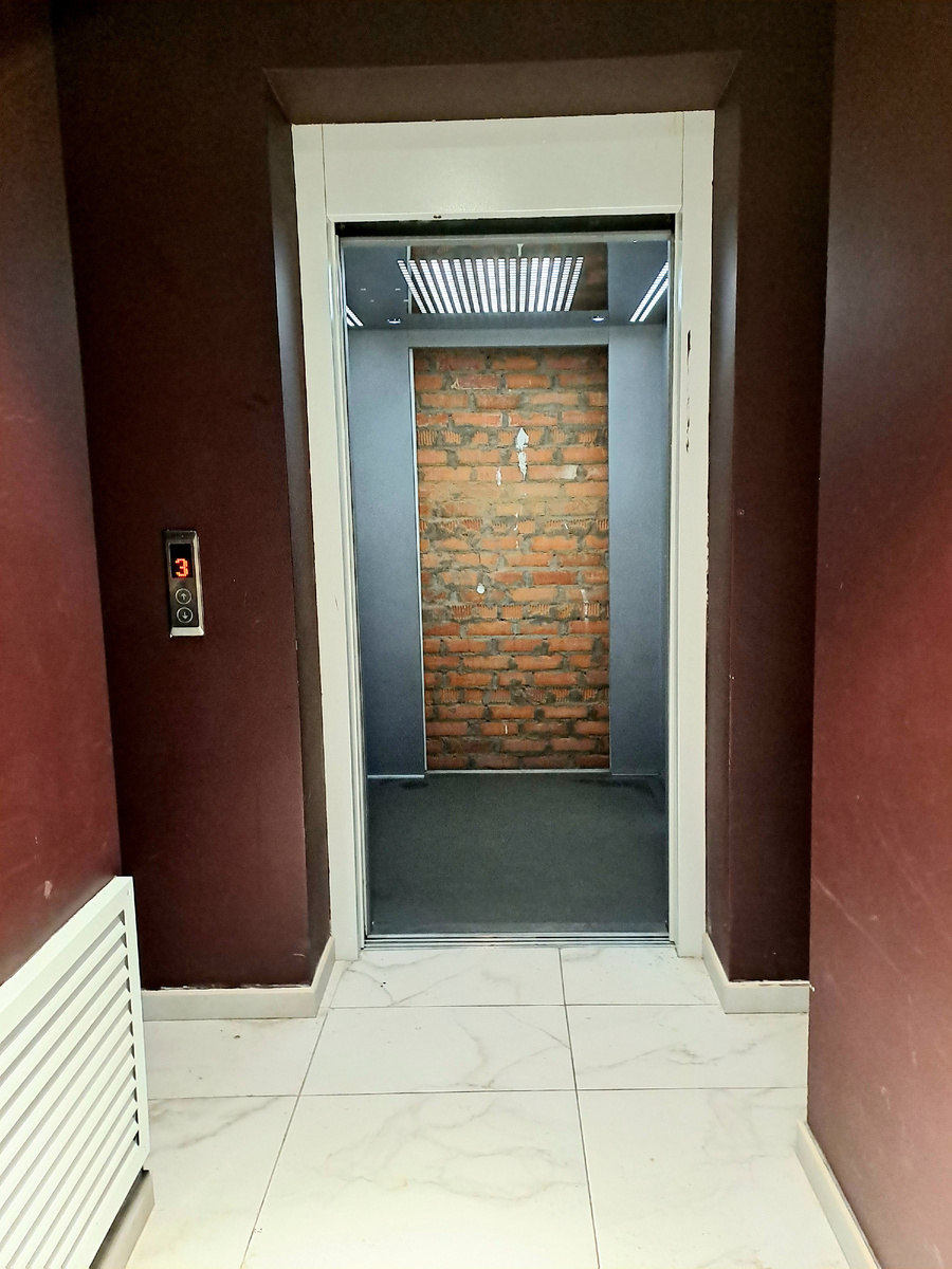 Пришла за заказом, а лифт не работает. Хорошо, что только 3-й этаж.