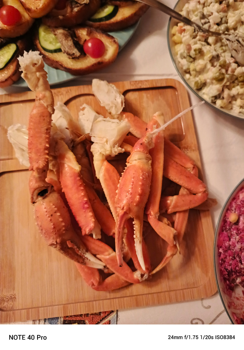 Фото мое. Лапы краба стригуна. 