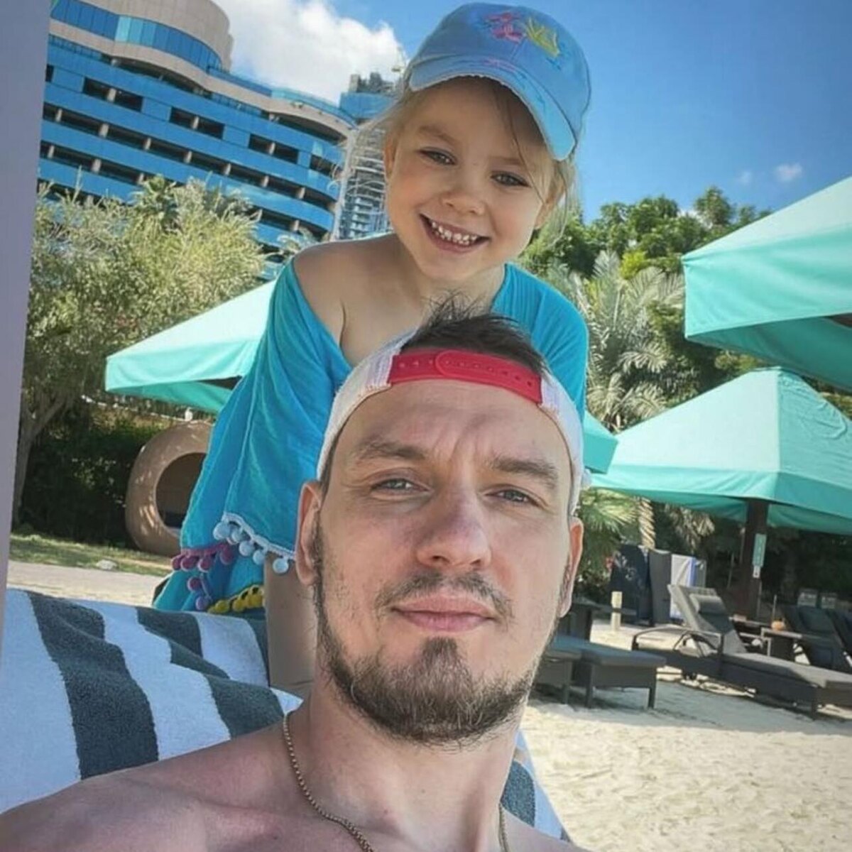    Игорь Макаров с дочкой Соцсети