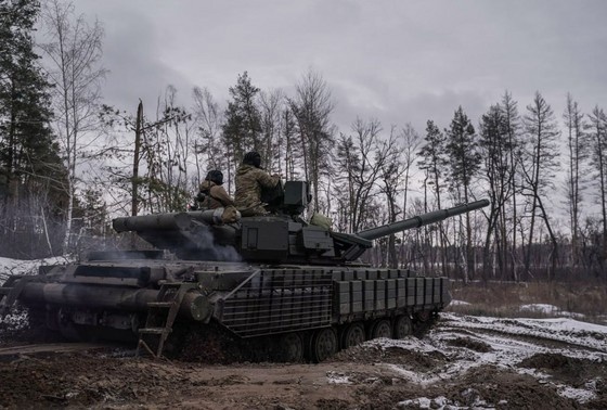    Военнослужащие Вооруженных сил Украины в зоне боевых действий