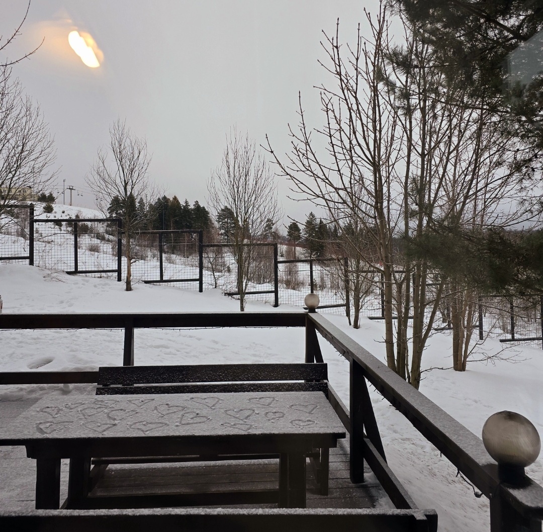 Вид с нашей террасы на подъёмник 