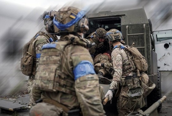    Военнослужащие Вооруженных сил Украины в зоне боевых действий