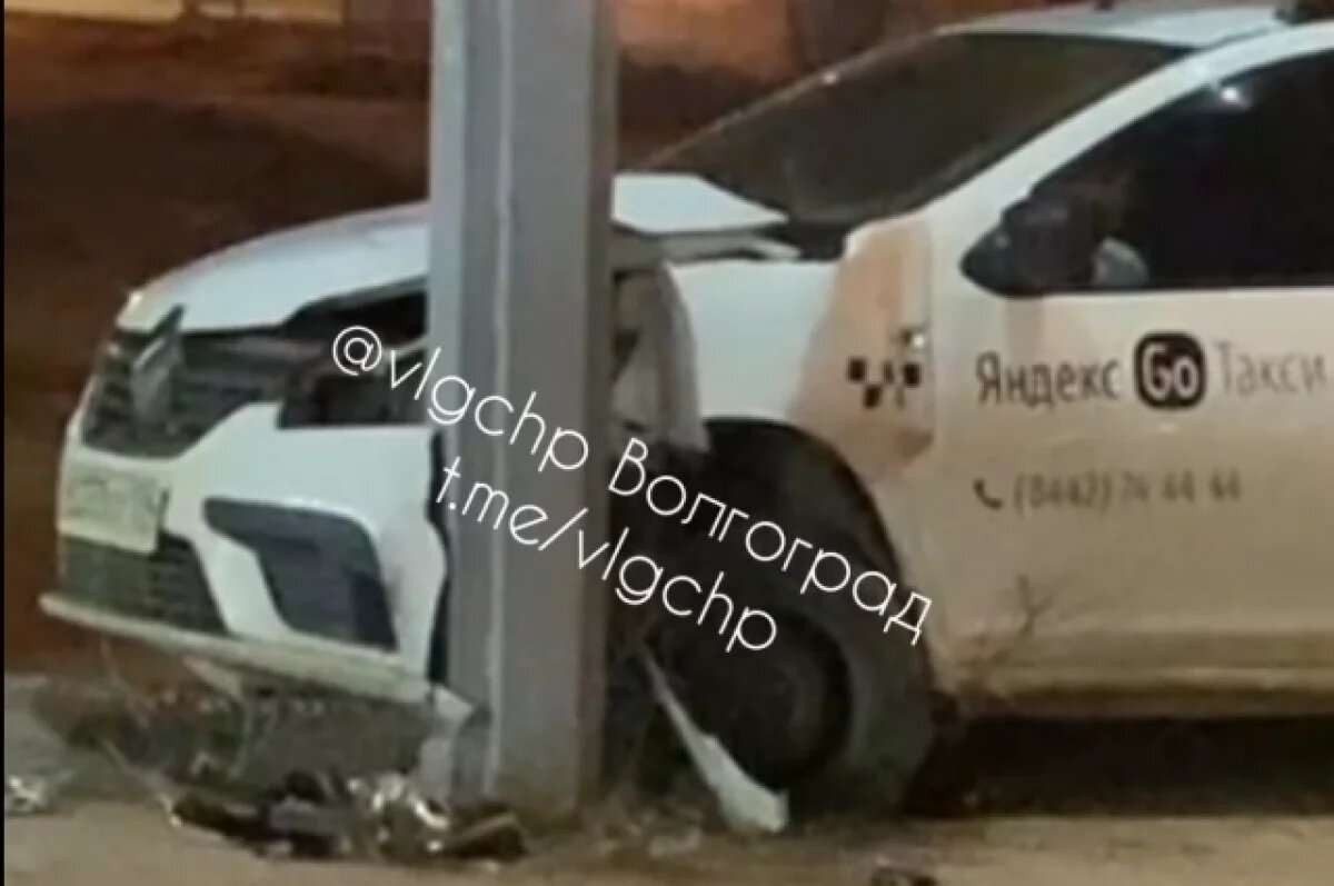    Что осталось от 4-х машин, попавших в ДТП в Волгограде, показали на видео