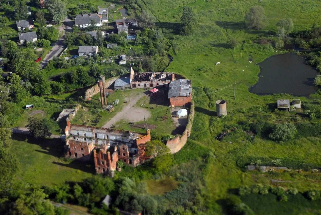 Территория замка с высоты птичьего полёта. Фото из открытых источников интернет